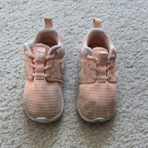 Nike one Roshe Kids Peach Mesh Sneakers - Size 8